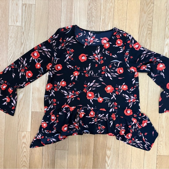 Gibson Look Ruffle Asymmetrical Floral Blouse - Navy/Red - Size M - Picture 4 of 6